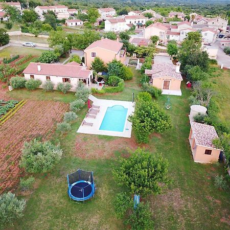 Villa Dorina Barban エクステリア 写真